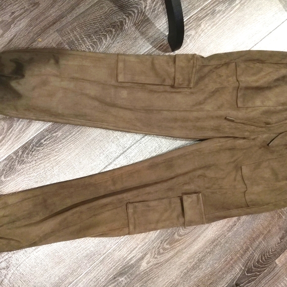 Neutral green soft pants - Picture 2 of 2